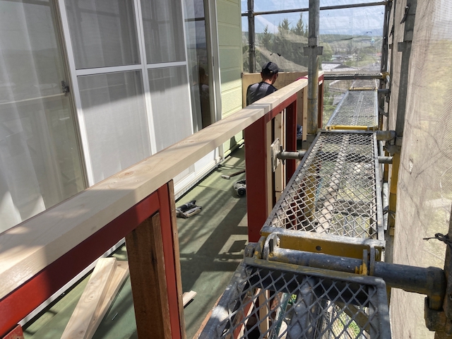 ベランダ外壁の交換作業